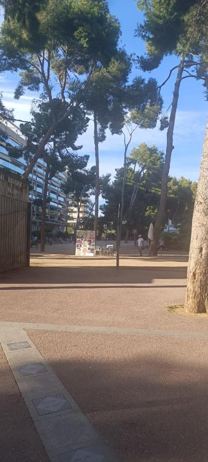 Chez Chantal 3 Chambres Au Centre Touristique De Salou Avec Garage Esterno foto